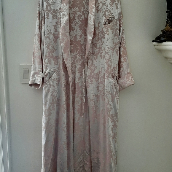 VICTORIA'S SECRET ROBE - Picture 8 of 14